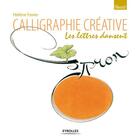 Couverture du livre « Calligraphie créative ; les lettres dansent » de Helene Favier aux éditions Eyrolles