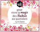 Couverture du livre « La petite boîte pour vivre la magie des haïkus au quotidien » de Sylvie Lavoie aux éditions Contre-dires