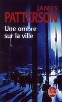 Couverture du livre « Une ombre sur la ville » de James Patterson aux éditions Le Livre De Poche