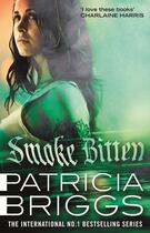 Couverture du livre « SMOKE BITTEN - MERCY THOMPSON » de Patricia Briggs aux éditions Orbit Uk