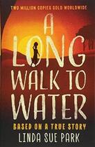 Couverture du livre « A LONG WALK TO WATER » de Linda Sue Park aux éditions Oneworld