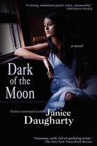 Couverture du livre « Dark of the moon » de Daugharty Janice aux éditions Bellebooks