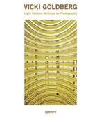 Couverture du livre « Light matters writings on photography (hardback) » de Vicki Goldberg aux éditions Aperture