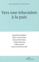 Couverture du livre « Vers une éducation à la paix » de Laurent Dervieu aux éditions Editions L'harmattan