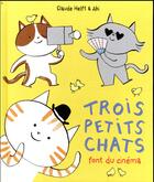 Couverture du livre « Trois petits chats : font du cinéma » de Aki et Claude Helft aux éditions Gallimard-jeunesse