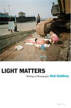 Couverture du livre « Light matters writings on photography » de Vicki Goldberg aux éditions Aperture