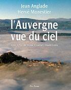 Couverture du livre « L'Auvergne vue du ciel » de Jean Anglade et Herve Monestier aux éditions De Boree
