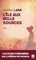 Couverture du livre « L'île aux mille sources » de Sarah Lark aux éditions Archipoche