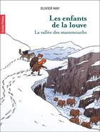 Couverture du livre « Les enfants de la louve t.3 : la vallée de mammouths » de Olivier May aux éditions Pere Castor