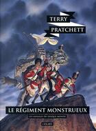 Couverture du livre « Le régiment monstrueux » de Terry Pratchett aux éditions L'atalante