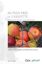 Couverture du livre « Au plus près de l'assiette ; pérenniser les circuits courts alimentaires » de Catherine Herault-Fournier et Anne Helene Prigent-Simonin aux éditions Educagri