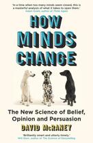 Couverture du livre « HOW MINDS CHANGE - THE NEW SCIENCE OF BELIEF, OPINION AND PERSUASION » de David Mcraney aux éditions Oneworld