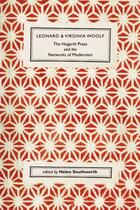 Couverture du livre « Leonard and Virginia Woolf, The Hogarth Press and the Networks of Mode » de Helen Southworth aux éditions Edinburgh University Press