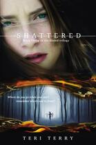 Couverture du livre « Shattered » de Teri Terry aux éditions Penguin Group Us