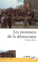 Couverture du livre « Les pionniers de la democratie - elites politiques locales tcheques et est-allemandes, 1989-1998 » de Perron Catherine aux éditions Puf