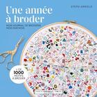 Couverture du livre « Une année à broder : mon journal de broderie mois par mois » de Steph Arnold aux éditions Marabout