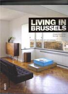 Couverture du livre « Living in Brussels » de Hendrix aux éditions Luster