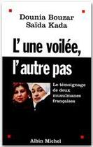 Couverture du livre « L'une voilée, l'autre pas ; le témoignage de deux musulmanes françaises » de Dounia Bouzar et Saida Kada aux éditions Albin Michel