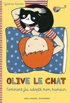 Couverture du livre « Oliver le chat : comment j'ai adopté mon humain » de Yasmine Surovec aux éditions Gallimard-jeunesse