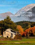 Couverture du livre « La ferme et le territoire en Haute Provence » de  aux éditions Lieux Dits