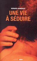 Couverture du livre « Une vie à séduire » de Bernard Hennebert aux éditions Aden Belgique