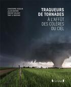 Couverture du livre « Traqueurs de tornades ; à l'affut des colères du ciel » de  aux éditions Grund