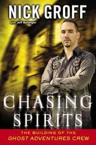 Couverture du livre « Chasing Spirits » de Belanger Jeff aux éditions Penguin Group Us