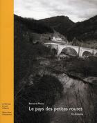 Couverture du livre « Le pays des petites routes, en Ardèche » de Bernard Plossu aux éditions Yellow Now