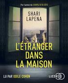 Couverture du livre « L'etranger dans la maison » de Shari Lapena aux éditions Lizzie