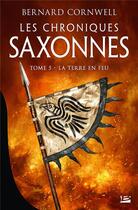 Couverture du livre « Les chroniques saxonnes Tome 5 : la terre en feu » de Bernard Cornwell aux éditions Bragelonne