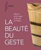 Couverture du livre « La beauté du geste ; objets de la vigne et du vin en Valais » de Melanie Hugon-Duc aux éditions Infolio