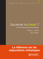 Couverture du livre « Gouverner le climat ; 20 ans de négociations internationales » de Amy Dahan et Stefan C. Aykut aux éditions Presses De Sciences Po