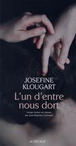 Couverture du livre « L'un d'entre nous dort » de Josefine Klougart aux éditions Actes Sud