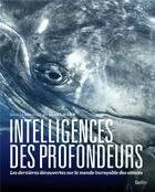 Couverture du livre « Intelligences des profondeurs ; les dernières découvertes sur le monde incroyable des cétacés » de Janet Mann aux éditions Belin