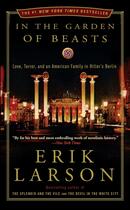 Couverture du livre « IN THE GARDEN OF BEASTS - LOVE, TERROR, AND AN AMERICAN FAMILY IN HITLER''S BERLIN » de Erik Larson aux éditions Broadway Books