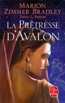 Couverture du livre « Les dames du lac Tome 4 ; la prêtresse d'Avalon » de Marion Zimmer Bradley aux éditions Le Livre De Poche