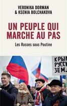 Couverture du livre « Un peuple qui marche au pas : les Russes sous Poutine » de Veronika Dorman et Ksenia Bolchakova aux éditions Lattes