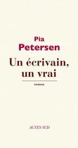 Couverture du livre « Un écrivain, un vrai » de Pia Petersen aux éditions Ditions Actes Sud