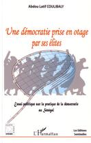 Couverture du livre « Une démocratie prise en otage par ses élites » de Abdou Lati Coulibaly aux éditions Editions L'harmattan