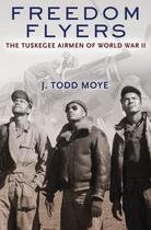 Couverture du livre « Freedom Flyers: The Tuskegee Airmen of World War II » de Moye J Todd aux éditions Oxford University Press Usa