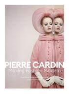 Couverture du livre « Pierre Cardin : making fashion modern » de Jean-Pascal Hesse et Pierre Pelegry aux éditions Flammarion