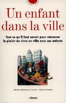 Couverture du livre « Un enfant dans la ville ; tout ce qu'il faut savoir pour retrouver le plaisir de vivre en ville avec ses enfants » de Fabienne Kaufman et Maryse Damiens aux éditions Minerva