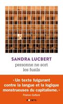 Couverture du livre « Personne ne sort les fusils » de Sandra Lucbert aux éditions Points