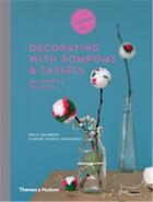 Couverture du livre « Decorating with pompoms & tassels » de Greenberg Emilie/Thi aux éditions Thames & Hudson