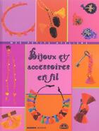 Couverture du livre « Bijoux et accessoires en fil » de  aux éditions Mango
