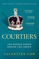 Couverture du livre « COURTIERS - THE INSIDE STORY OF PALACE POWER STRUGGLES FROM ROYAL CORRESPONDENT » de Valentine Low aux éditions Headline