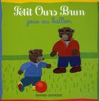 Couverture du livre « Petit Ours Brun joue au ballon » de Marie Aubinais et Daniele Bour aux éditions Bayard Jeunesse