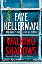 Couverture du livre « WALKING SHADOWS - PETER DECKER AND RINA LAZARUS CRIME SERIES » de Faye Kellerman aux éditions Harper Collins Uk