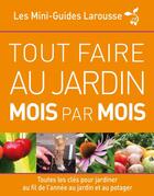 Couverture du livre « Tout faire au jardin mois par mois » de  aux éditions Larousse