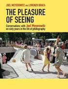 Couverture du livre « The pleasure of seeing: conversations on joel meyerowitz's sixty years in the life of photography /a » de Meyerowitz Joel/Brac aux éditions Damiani